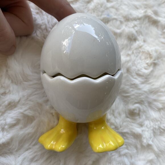 Bella Casa by Ganz Stacking Cracked Egg With Duck Feet Salt Pepper Shaker Set - Picture 2 of 7